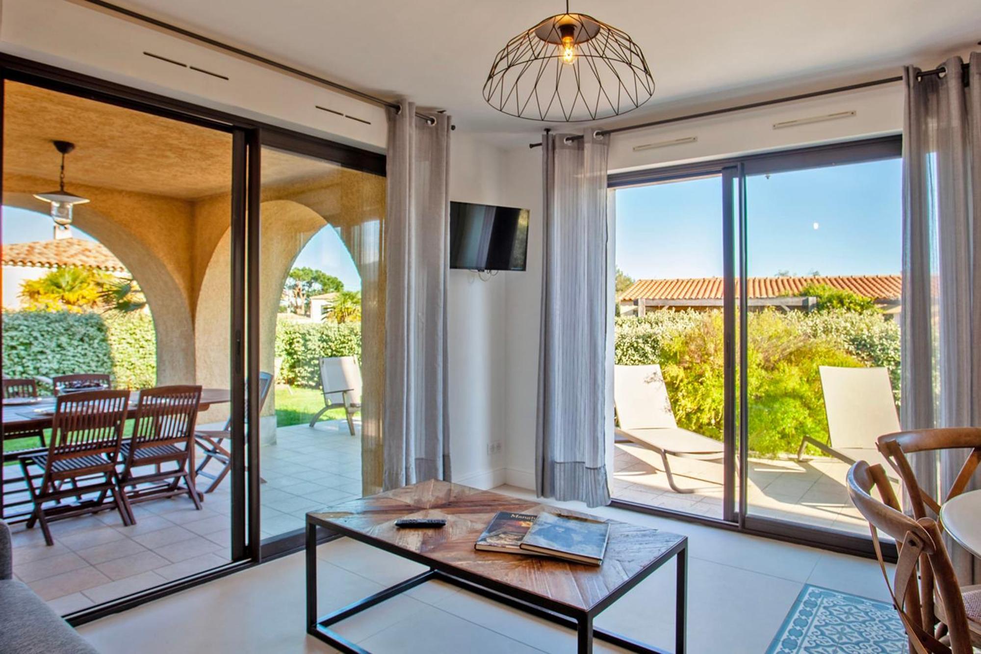 קאלבי Location De Vacances Olivier Jardin Privatif Et Piscine Chauffee Partagee מראה חיצוני תמונה